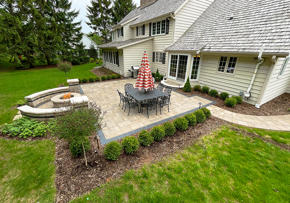 Backyard patio landsacping